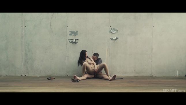 Порно видео Уличный секс с грудастой Кирой Квин