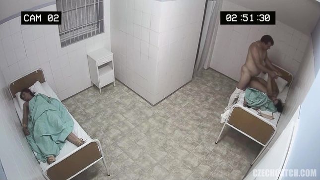 Порно видео Врачи трахают спящих пациенток