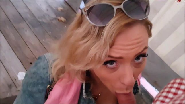 Порно видео Публичный секс с грудастой блондинкой